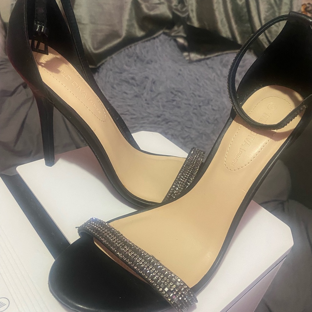 Elegant Black Stiletto Heels with Rhinestone Detail